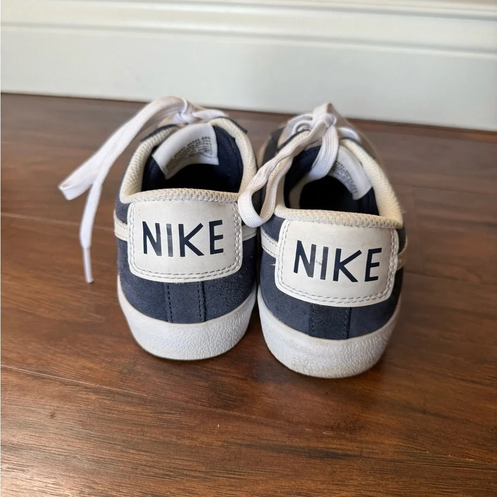 Nike Blazer ‘77 low Navy and White Suede Sneakers-Size 4.5